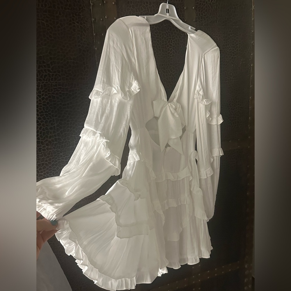 New Amazing White mini Dress with ruffles 👗